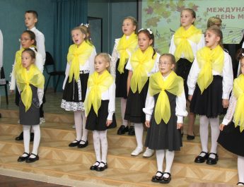 «И звуки музыки слышны»