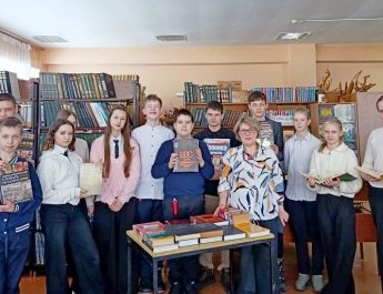 В рамках профессиональных проб 11 марта Городскую центральную библиотеку посетили учащиеся 7 б класса Иванковской школы. Для них были проведены: экскурсия-знакомство с отделами библиотеки и познавательный квест «Ужасно интересно всё то, что неизвестно».