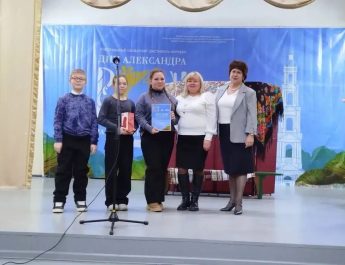 Юрьевецкая земля вновь стала местом проведения уже ставшего традиционным фестиваля-конкурса «Дни Александра Роу на Юрьевецкой земле». В этом году мероприятие прошло в 16-й раз, отдавая дань уважения таланту и наследию великого Александра Роу, чьи сказки до сих пор любимы зрителями. Театральная студия «Балаганчик» ЦДК под руководством Людмилы Дыдыкиной с радостью присоединилась к этому празднику искусства и представила на суд жюри отрывок из бессмертной сказки «Морозко». По итогам фестиваля-конкурса театральная студия «Балаганчик» получила диплом Лауреата III степени!