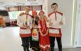 8 июня Городская библиотека провела акцию «Ромашка добрых пожеланий», посвященную Дню семьи, любви и верности. Любимый сказочный персонаж многих ребят и взрослых — Баба-яга — в этот праздничный день приготовила всем подарок: необычную ромашку, на каждом лепестке которой были написаны воодушевляющие пожелания. Каждый получил доброе слово напутствия, каждому выпало то, что предназначено. Участники были благодарны, у всех на лицах сияли улыбки.