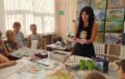 Директор Детской художественной школы Степанова Вера Михайловна для ребят школьного лагеря школы №3 провела увлекательный мастер-класс по рисованию на воде
