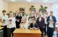 Первый учебный день — особенный: в нём есть и радость встречи с друзьями, и лёгкое волнение перед новыми вызовами, и предвкушение интересного года.